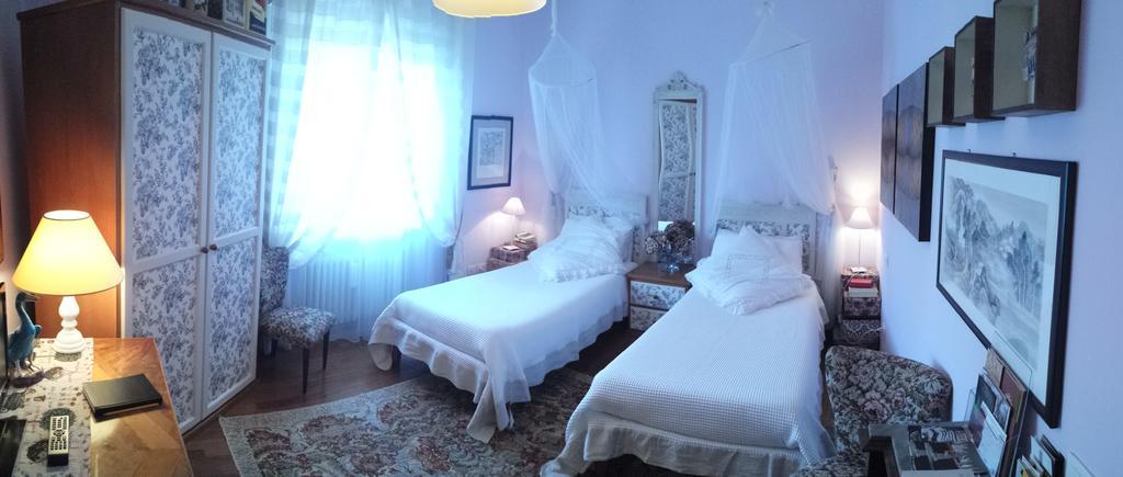 Camera Matrimoniale/Doppia con Letti Singoli con Bagno Privato Esterno